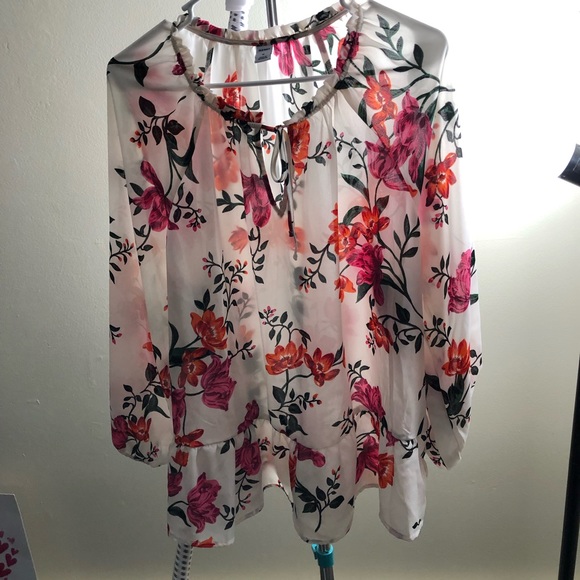 Old Navy Tops - Old Navy Peplum Floral Top XL